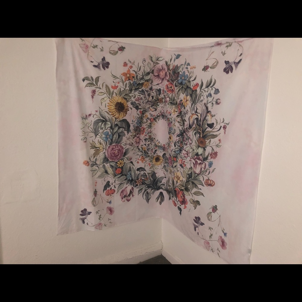 Floral wall tapestry